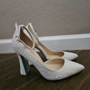 Betsey Johnson Ramsy Heels Pearl-Embellished Women's Heels Size 7.5 Wedding Prom